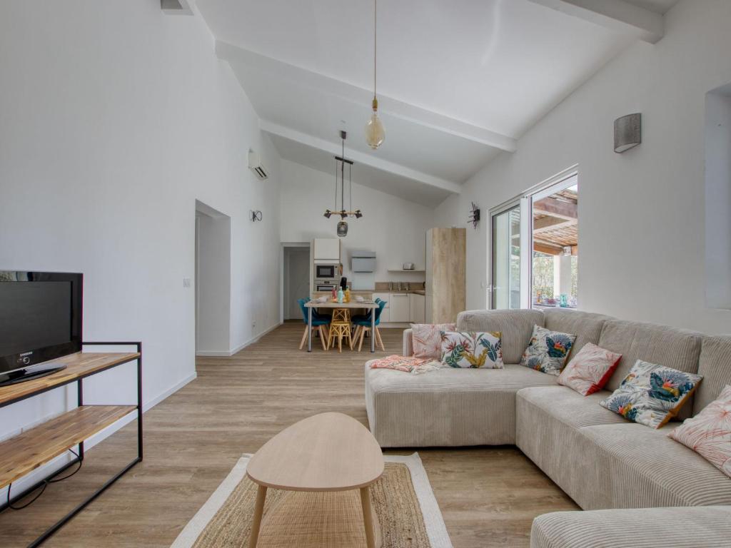 Μια τηλεόραση ή/και κέντρο ψυχαγωγίας στο Holiday Home le grand Pin by Interhome