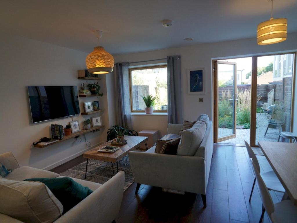 Pass the Keys Modern House by the river Free parking, Nottingham