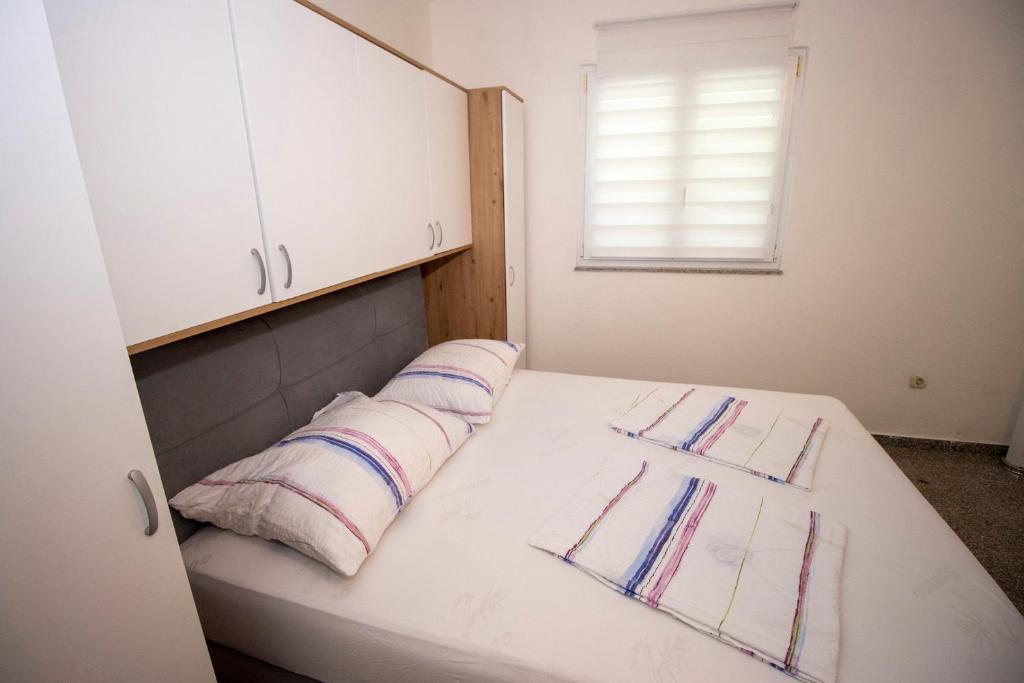 Postel nebo postele na pokoji v ubytování Apartmani Vesna