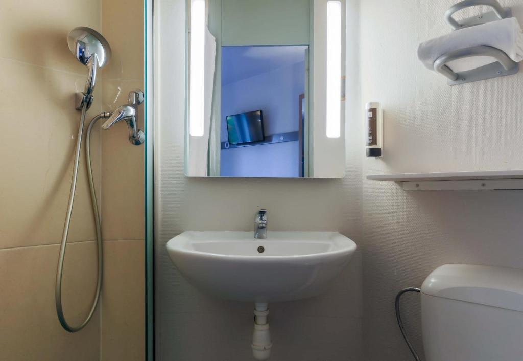 Koupelna v ubytování B&B HOTEL Nancy Laxou Zenith