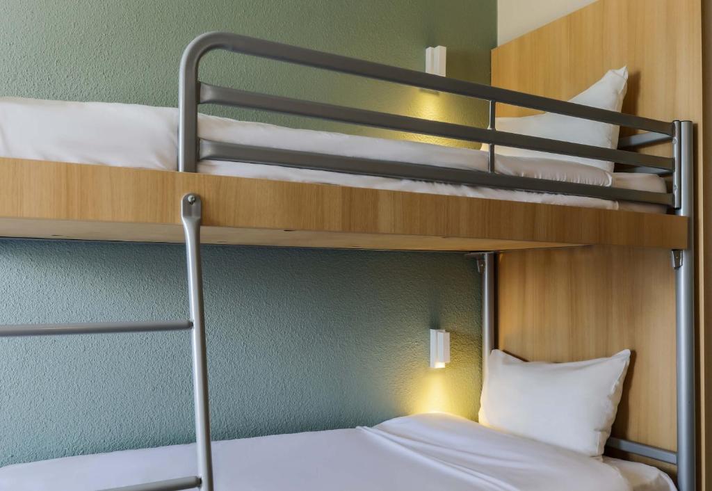 Postel nebo postele na pokoji v ubytování B&B HOTEL Nancy Laxou Zenith