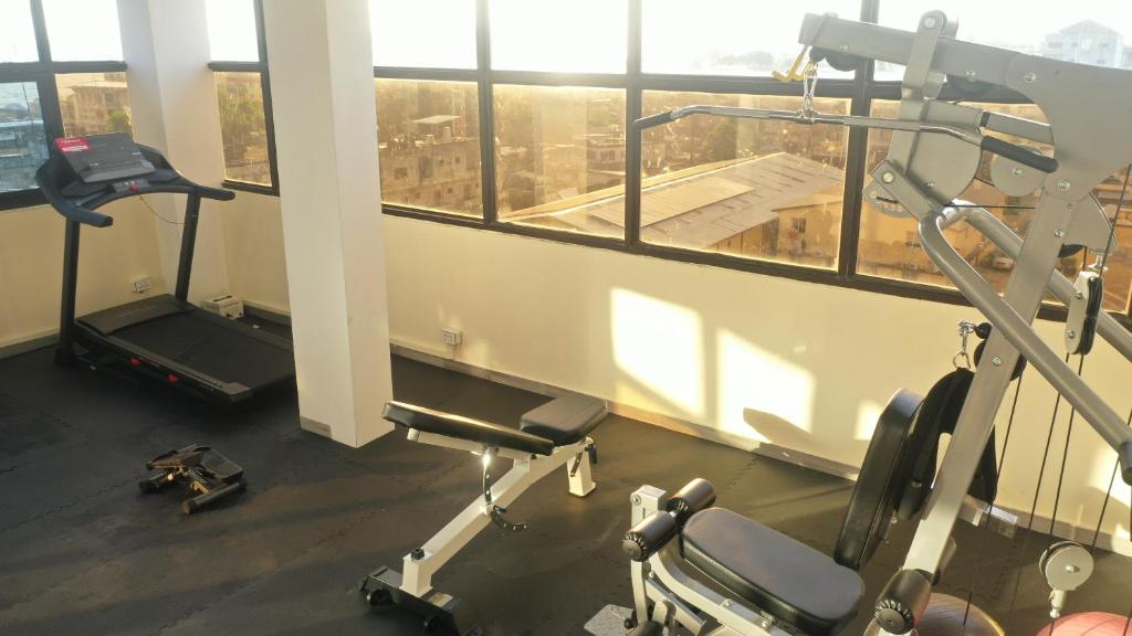 Fitness centrum a/nebo fitness zařízení v ubytování Murex Plaza Hotel & Suites