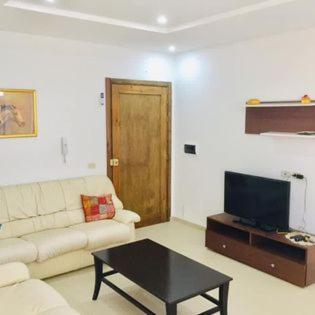 TV a/nebo společenská místnost v ubytování maison d'hôte familiale للعائلات فقط