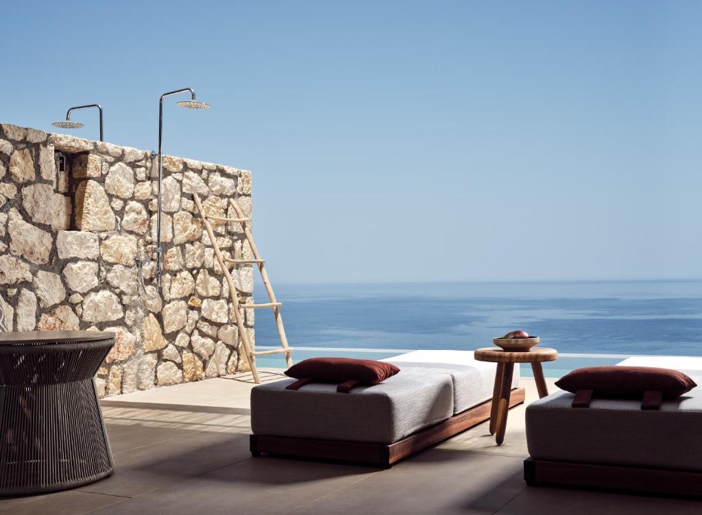 Posezení v ubytování The Royal Senses Resort & Spa Crete, Curio Collection by Hilton