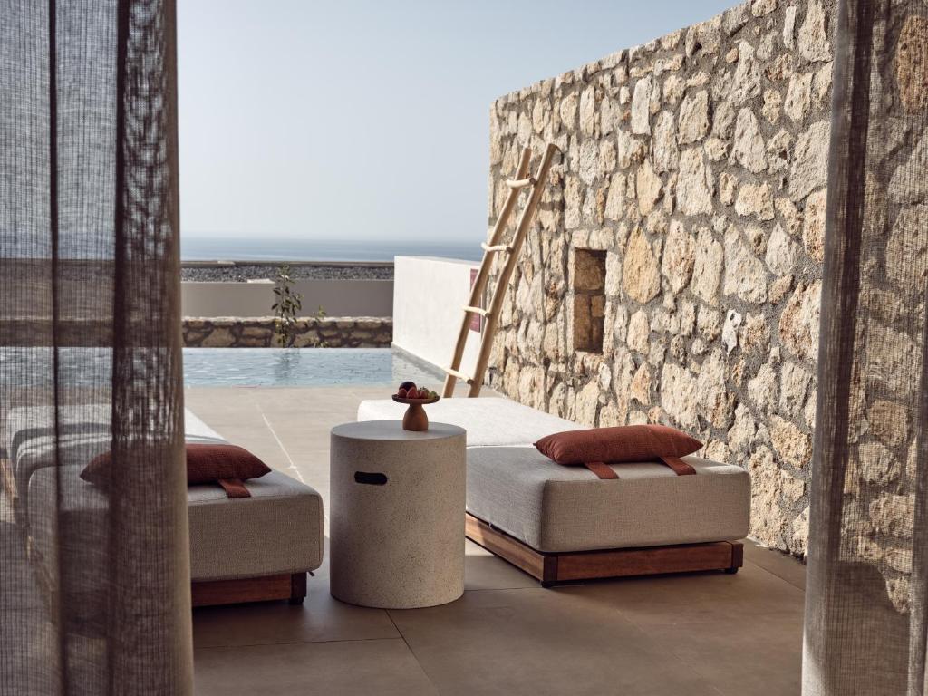 Posezení v ubytování The Royal Senses Resort & Spa Crete, Curio Collection by Hilton
