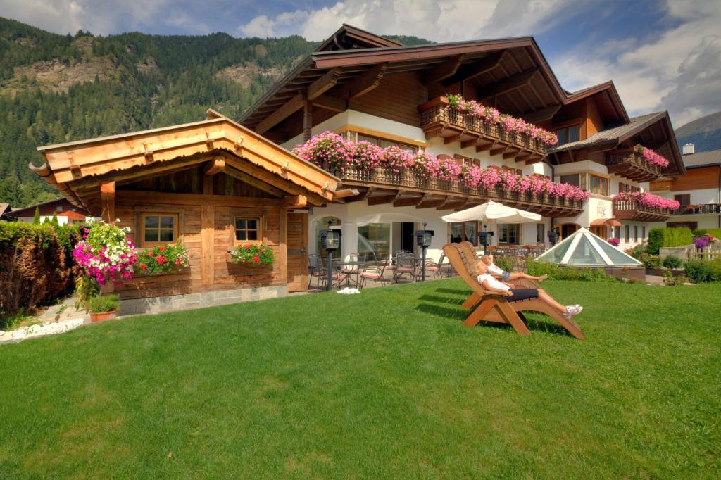 Nespecifikovaný výhled na hory nebo výhled na hory při pohledu z hotelu