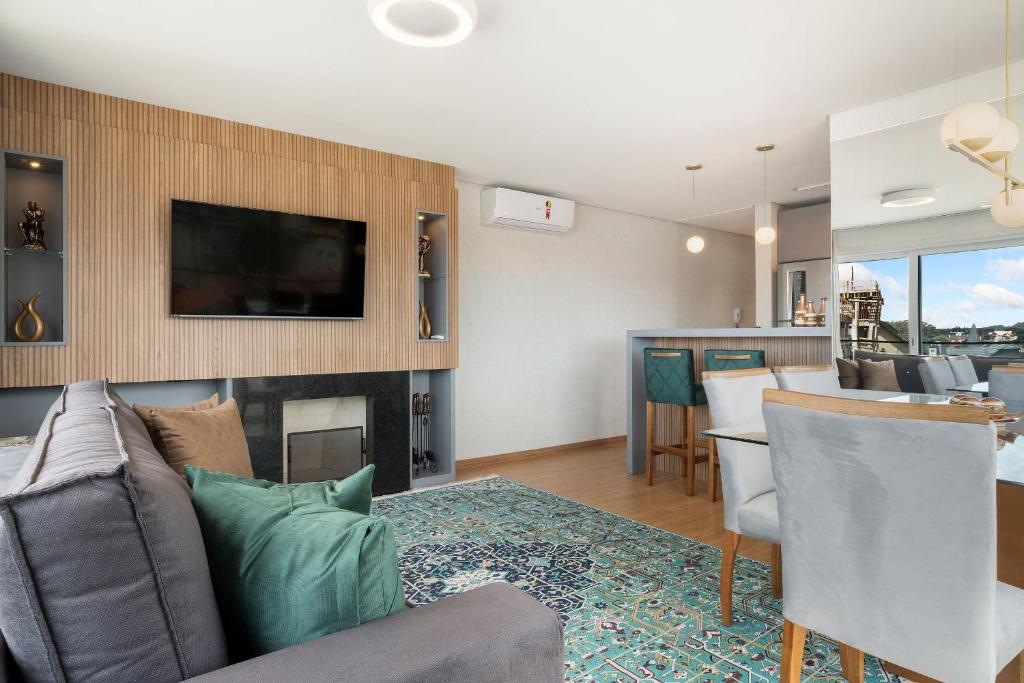 Μια τηλεόραση ή/και κέντρο ψυχαγωγίας στο Apto 2 Suítes 30m Rua Coberta by Achei Gramado