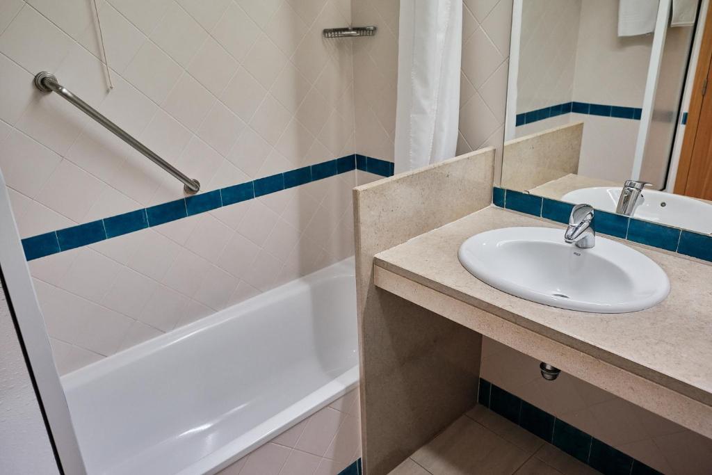 Ванная комната в Hotel Varandas do Atlântico by RIDAN Hotels