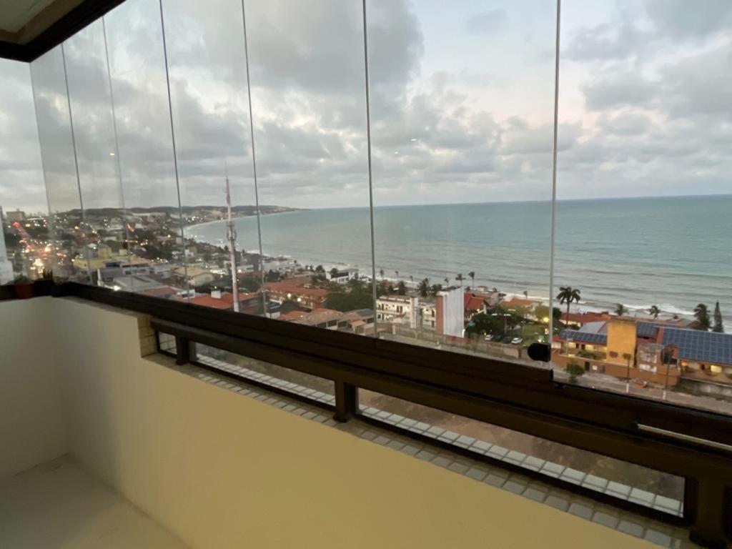 een raam met uitzicht op de oceaan bij 601 Maximum Home in Natal