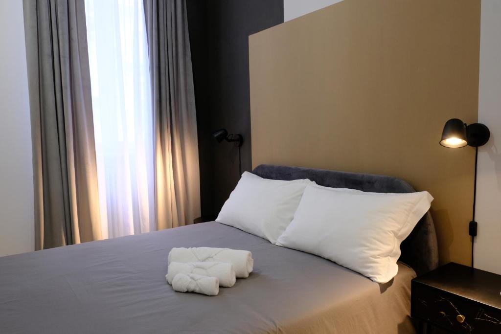 Postel nebo postele na pokoji v ubytování MATTEOTTI ROOMS