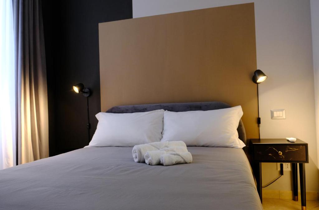 Postel nebo postele na pokoji v ubytování MATTEOTTI ROOMS