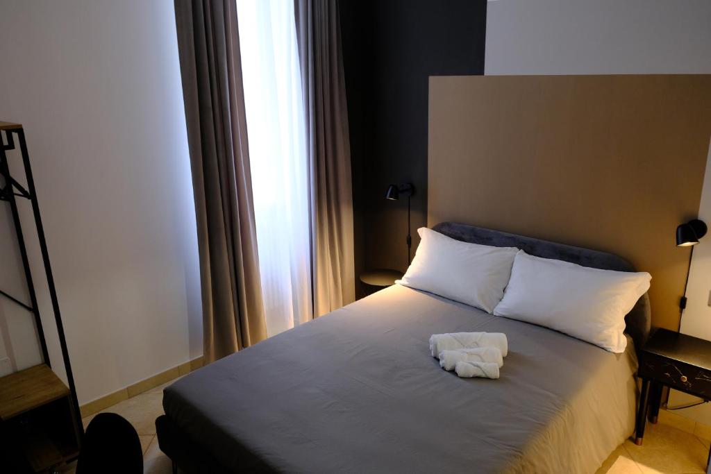Postel nebo postele na pokoji v ubytování MATTEOTTI ROOMS