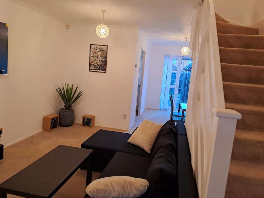 Ruang duduk di Exquisite Holiday Home 3 minutes from Dartford Station