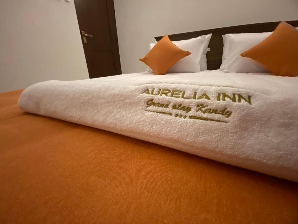 Postel nebo postele na pokoji v ubytování Aurelia inn