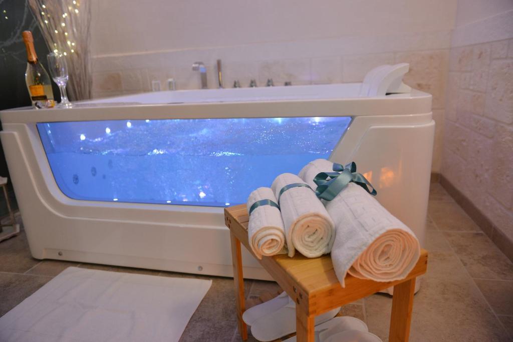 Fotografie z fotogalerie ubytování Suite Laurel SPA con idromassaggio v destinaci Fasano