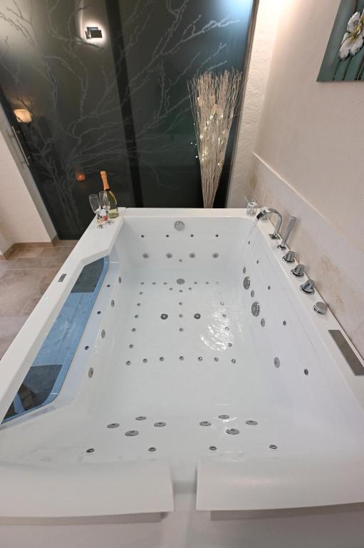 Fotografie z fotogalerie ubytování Suite Laurel SPA con idromassaggio v destinaci Fasano