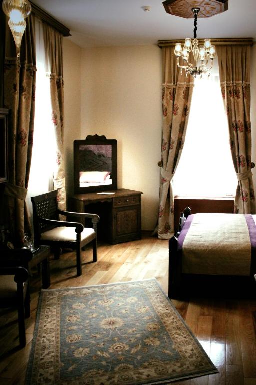 Postel nebo postele na pokoji v ubytování İsa Begov Hamam Hotel