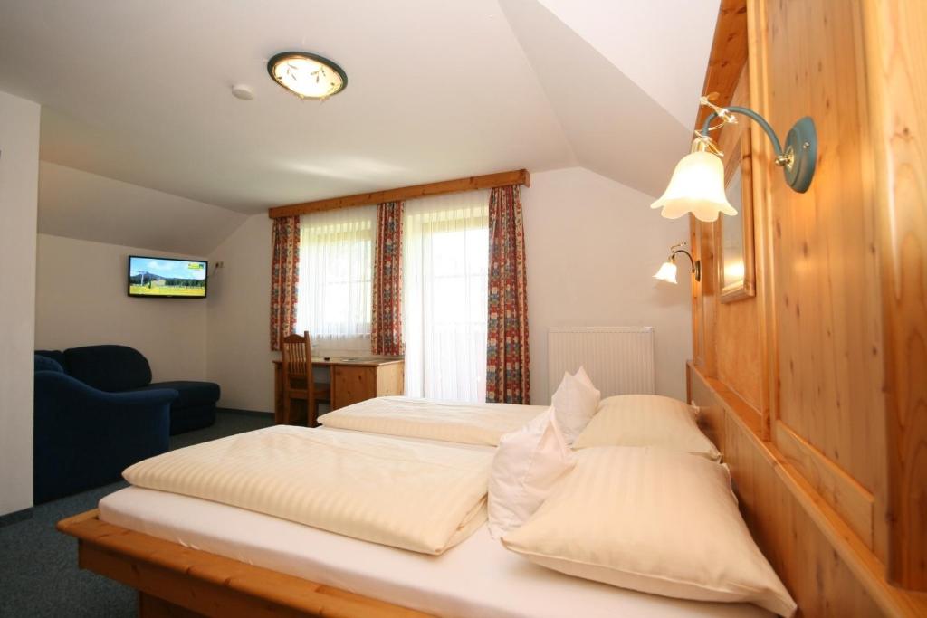 Postel nebo postele na pokoji v ubytování Hotel Cafe' Hermann