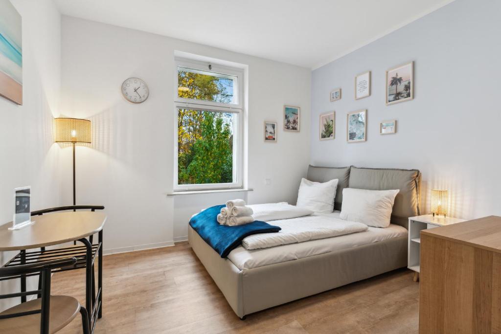 Llit o llits en una habitació de Vorstadtoase - 2 Personen - Eichwalde, Nähe BER - Queensize-Bett, Netflix, Parken