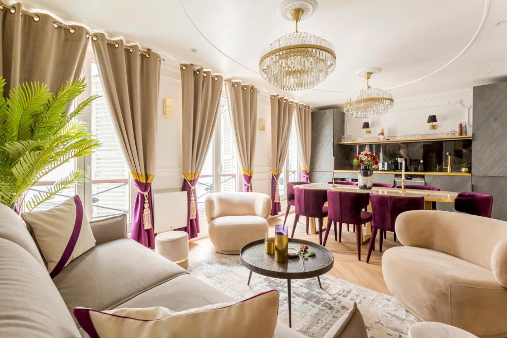 Salon ili bar u objektu Luxury 3 Bedroom & 3 Bathroom - Champs Elysees & Louvre