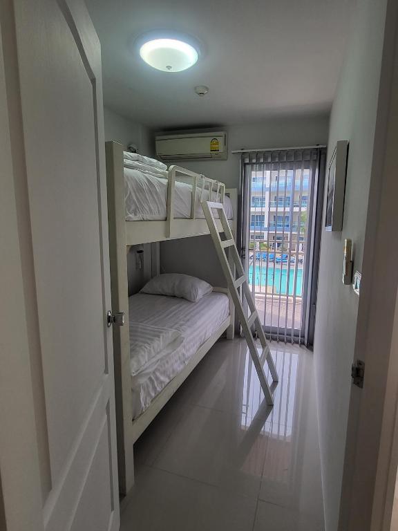 Postel nebo postele na pokoji v ubytování Grand Beach Condo A207
