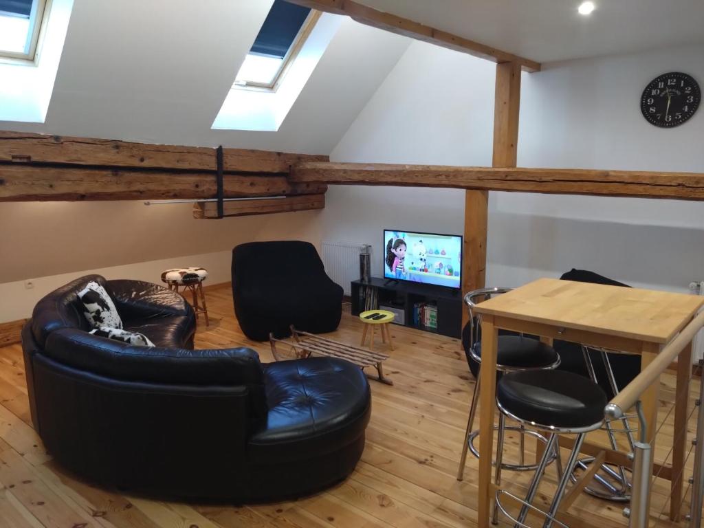 Grande maison de ville rénovée,au cœur du village - Housity