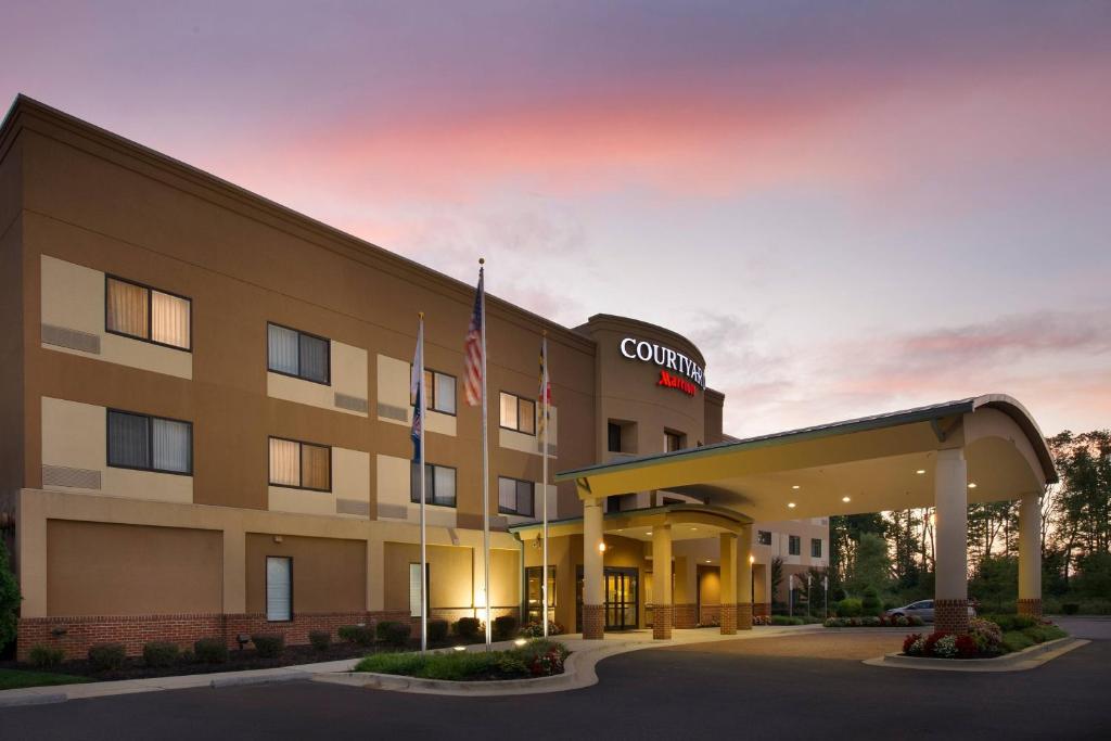 a rendering of a hotel with a gas station at Courtyard by Marriott Waldorf in Waldorf