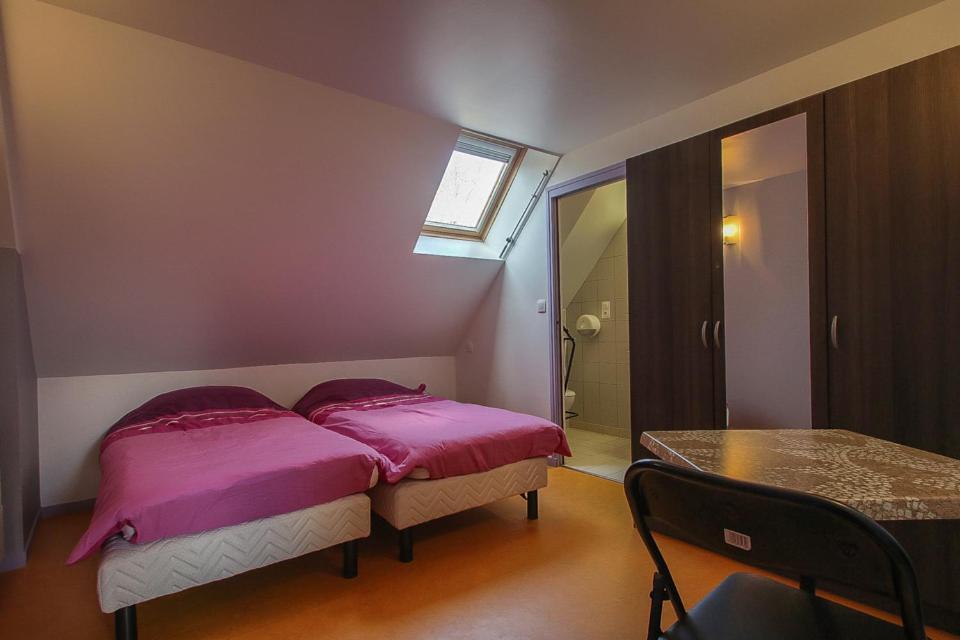 Posteľ alebo postele v izbe v ubytovaní NUIT d'ETAPE AU GITE LES LAURENTIDES