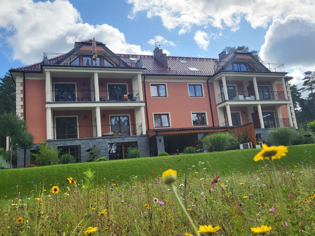 Ogród w obiekcie APARTAMENT przy jeziorze