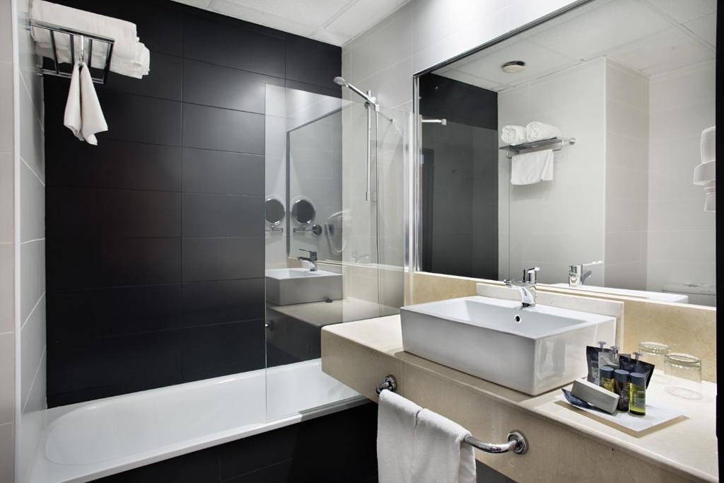 Koupelna v ubytování Hotel Chamartin The One