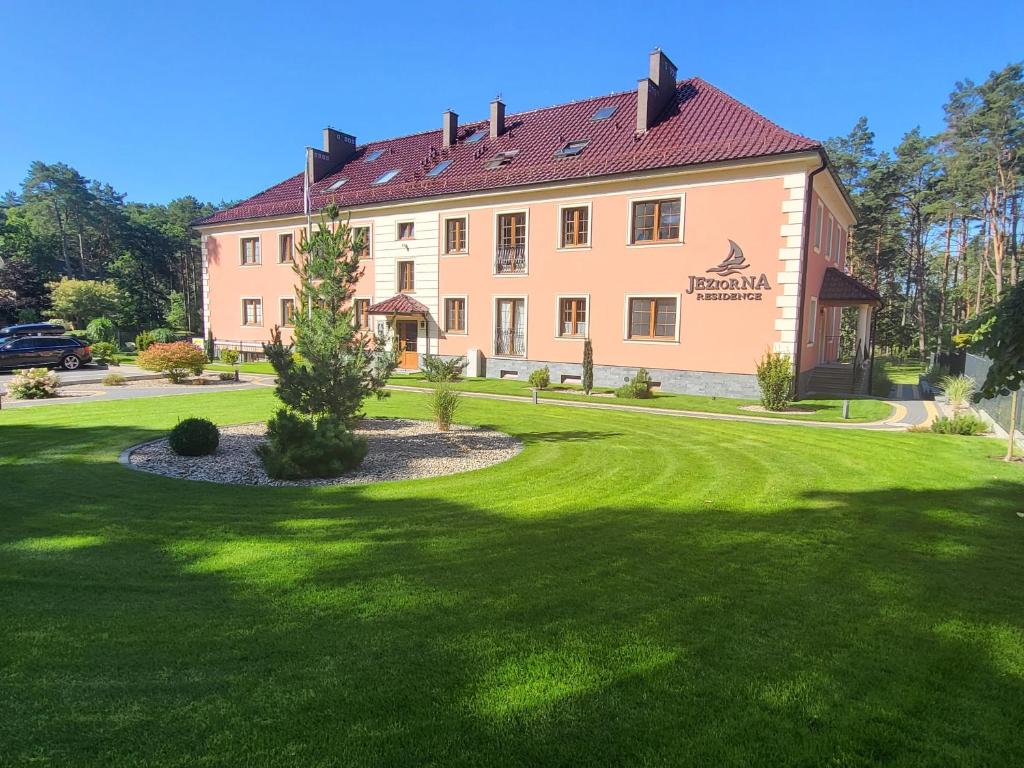 Ogród w obiekcie APARTAMENT przy jeziorze