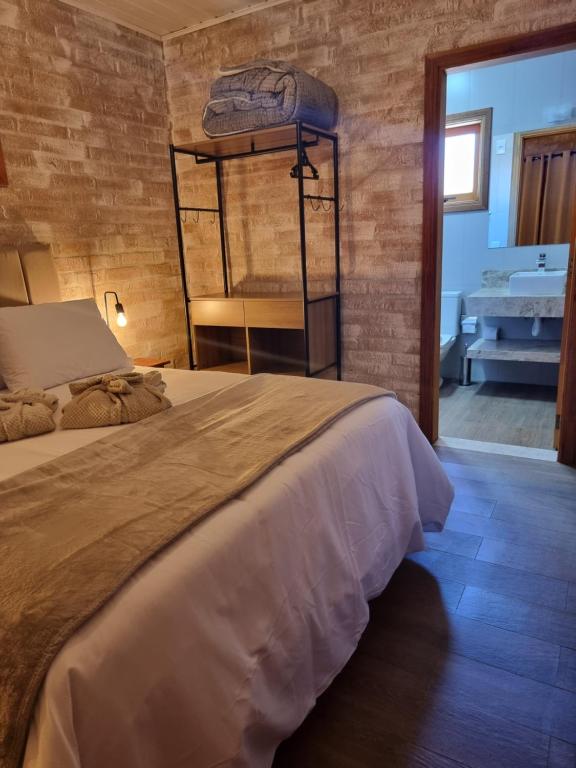 Postel nebo postele na pokoji v ubytování Chalés Bella