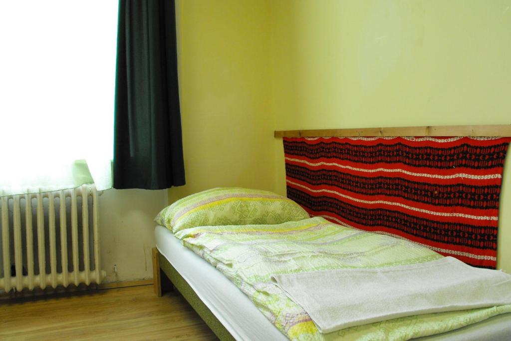 Postel nebo postele na pokoji v ubytování Mogyorodi Hostel