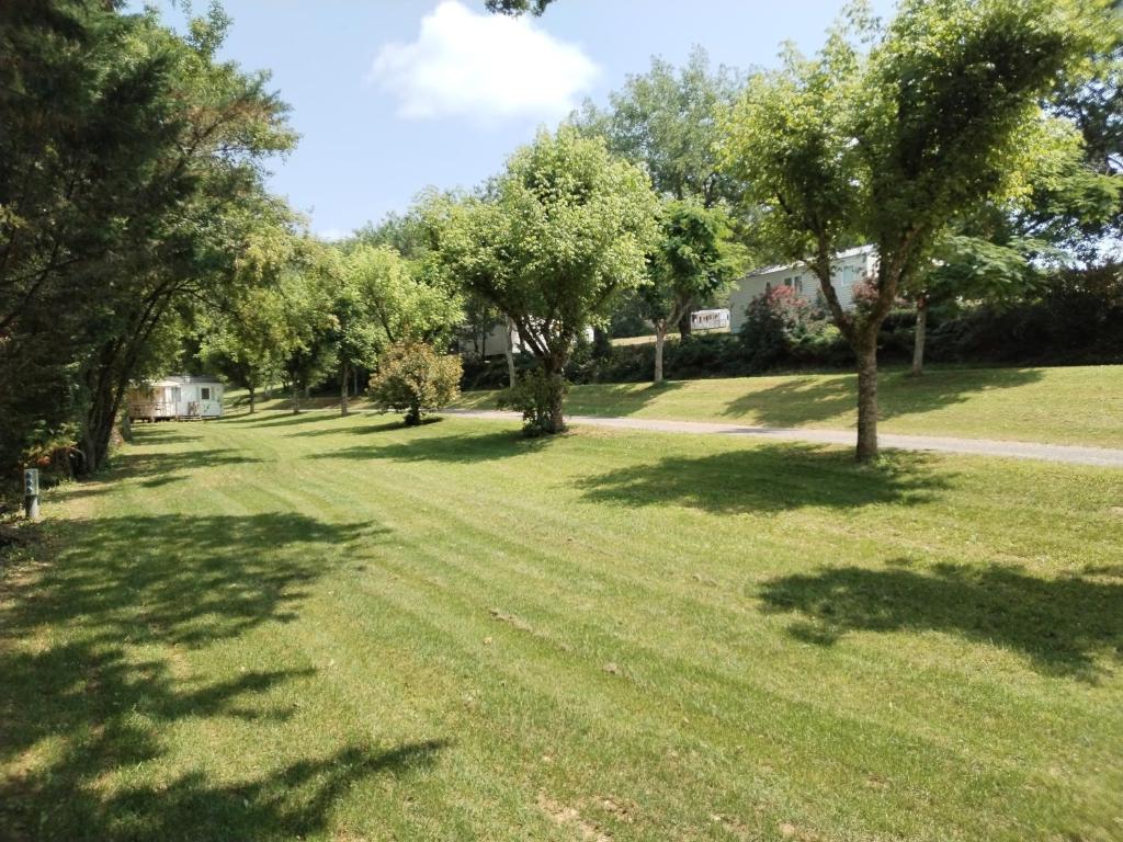 Zahrada ubytování camping nature le Valenty mobil-home-Dordogne panoramique clim piscine