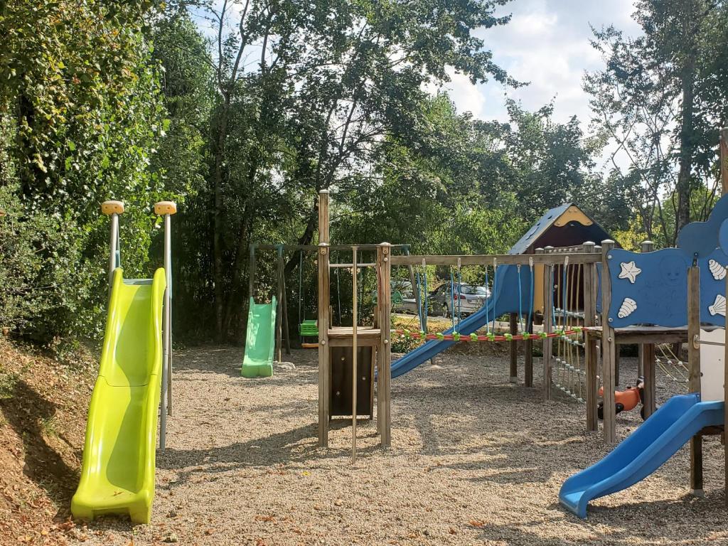Herní místnost nebo prostor pro děti v ubytování camping nature le Valenty mobil-home-Dordogne panoramique clim piscine