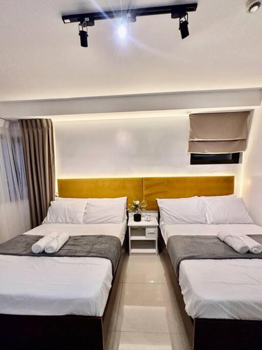 Hotel living,The Persimmon double beds 4pax (1404), Cebu City (updated