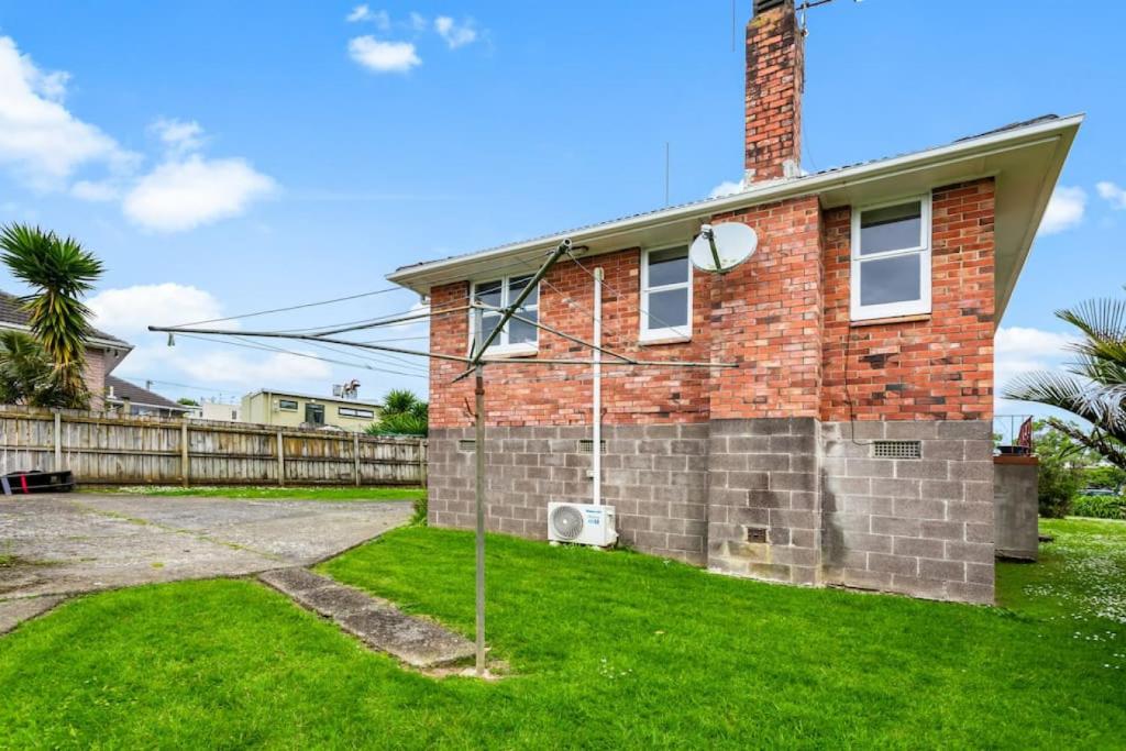 2-Bedroom Gem Near Eastern Auckland Beaches