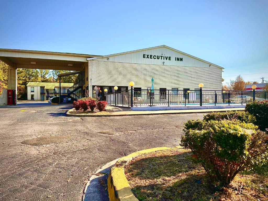 an empty parking lot in front of a building at Executive Inn Chester in Chester