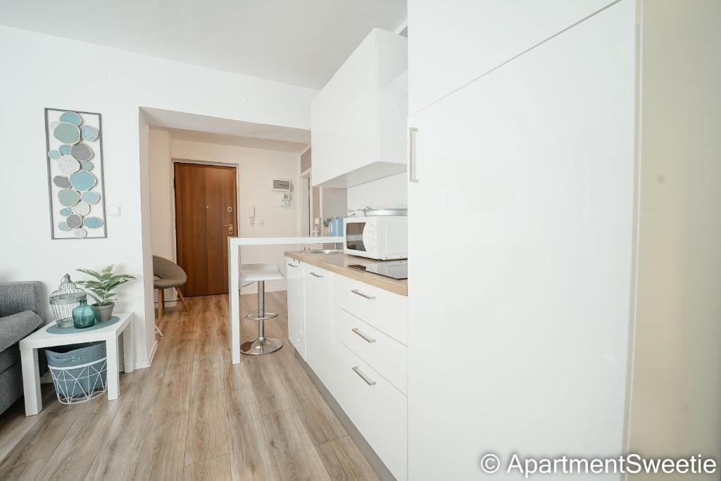 Kuchnia lub aneks kuchenny w obiekcie Apartment Sweetie center Pula with FREE PARKING - Hedone Amphitheater