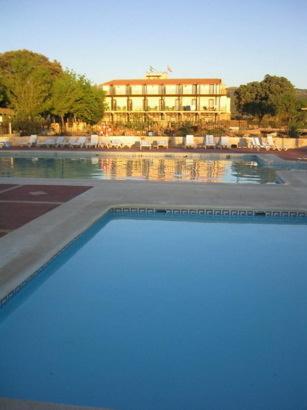 Bazén v ubytování Hotel Rural El Cortijo nebo v jeho okolí