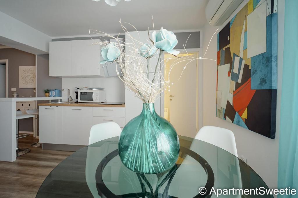 Kuchnia lub aneks kuchenny w obiekcie Apartment Sweetie center Pula with FREE PARKING - Hedone Amphitheater