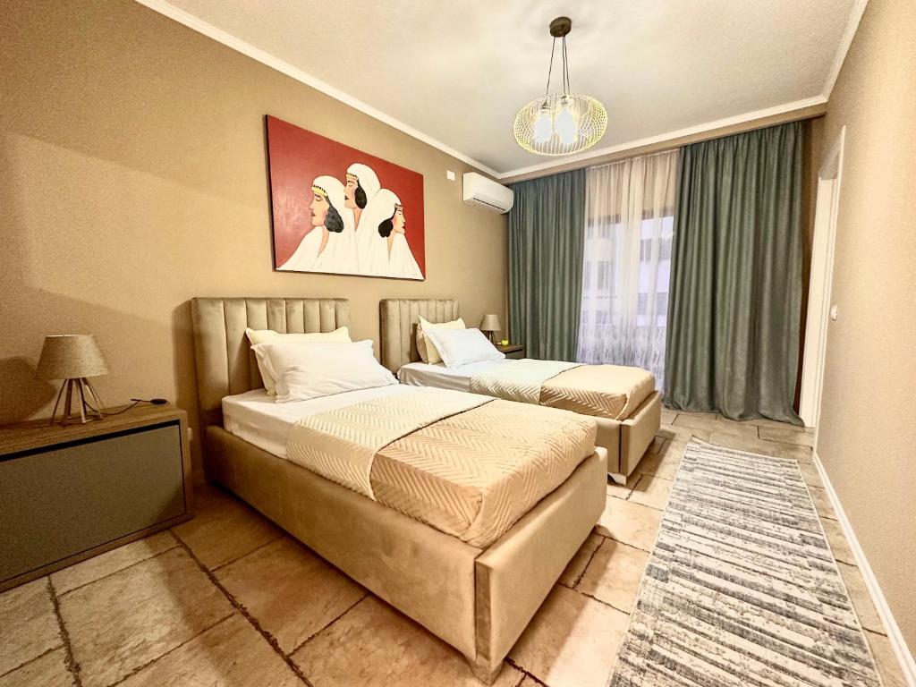 Amos City Center Apartment Tirana - Image 4
