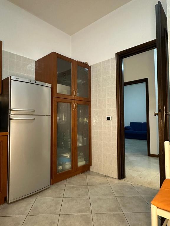 a kitchen with a refrigerator and an open door at Michellangelo in Bergamo