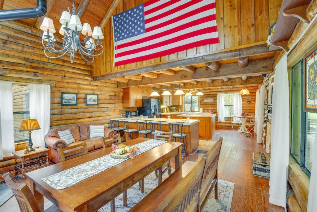 Gallery image of 1 Mi to Lake Log Cabin Retreat with Fire Pit in Log Cabin