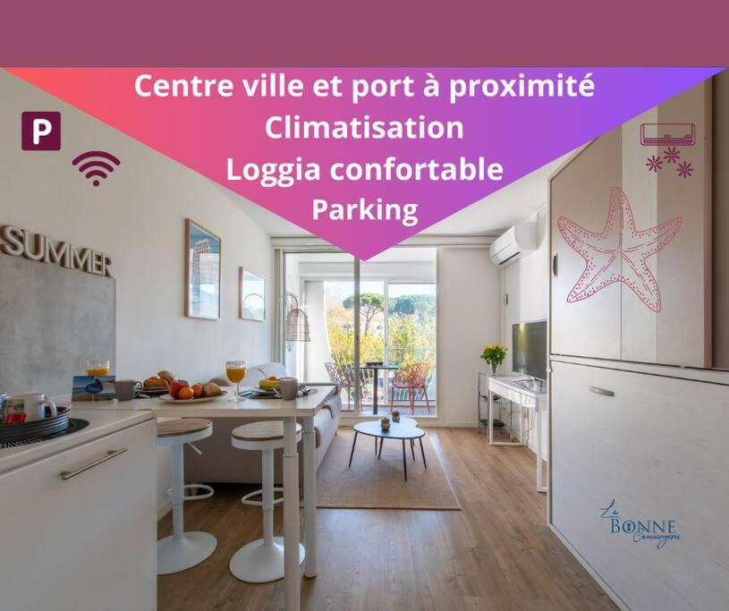 uma colagem de uma cozinha e uma sala de estar em Étoile de Mer * wifi * Parking * Clim * Central * em La Grande-Motte