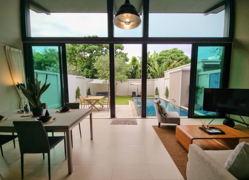 TV a/nebo společenská místnost v ubytování Horizon Vista Pool Villa Family Retreat Bangtao