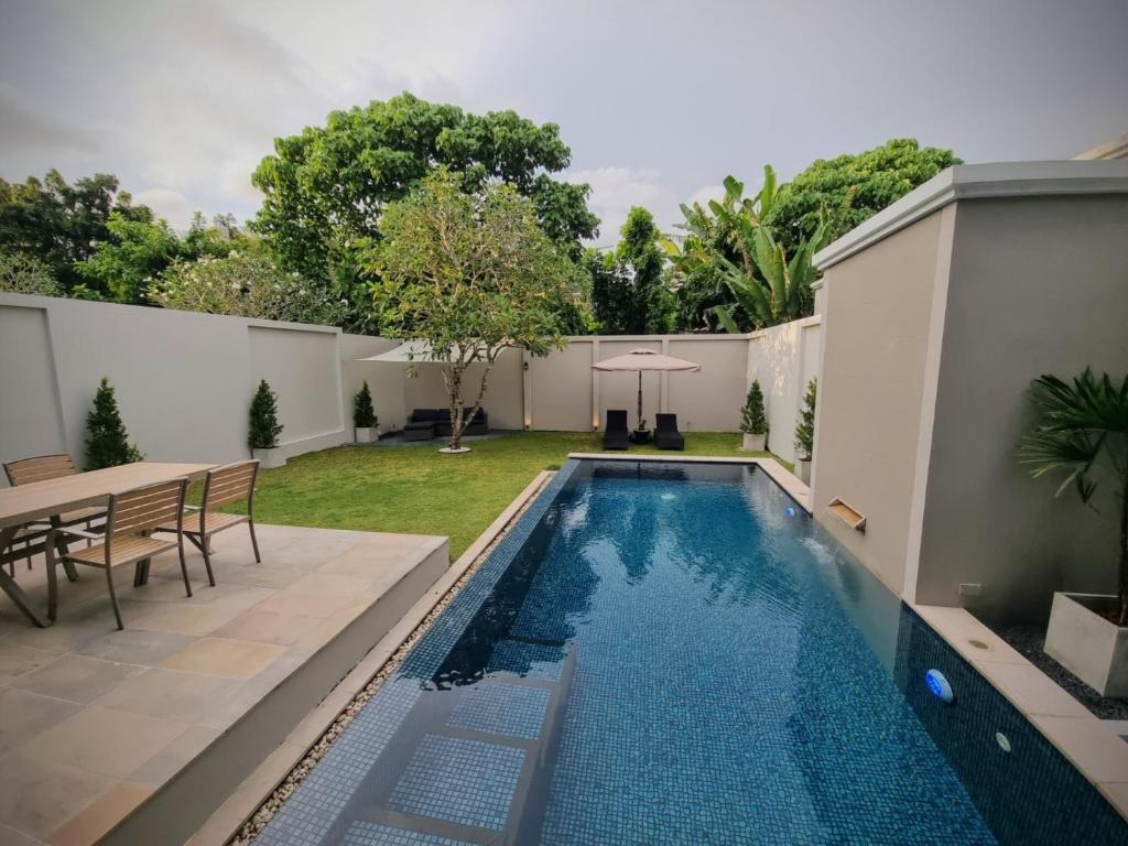 Bazén v ubytování Horizon Vista Pool Villa Family Retreat Bangtao nebo v jeho okolí