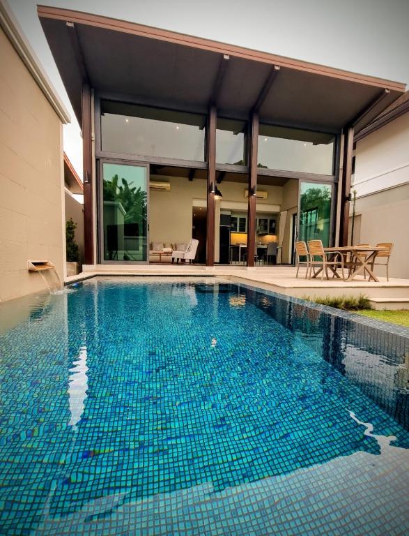 Bazén v ubytování Horizon Vista Pool Villa Family Retreat Bangtao nebo v jeho okolí
