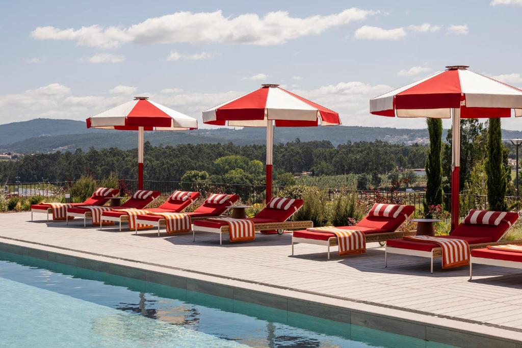 A piscina localizada em Solar de Vila Meã ou nos arredores