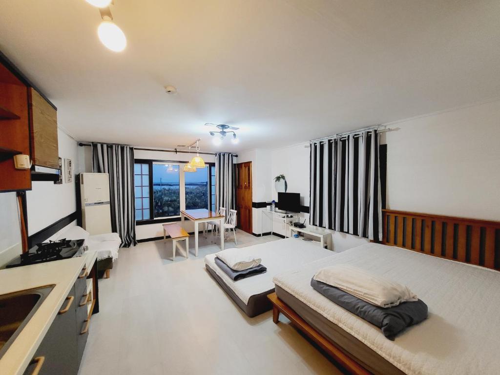 Morning Beach Pension - Family Studio